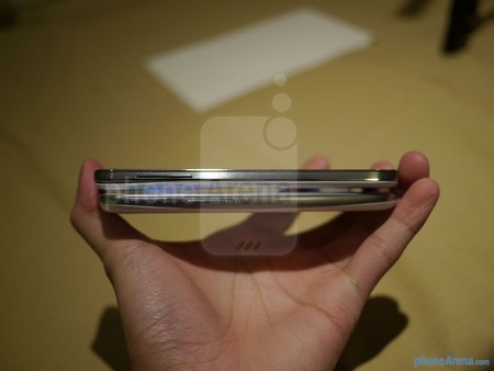 Galaxy S4 gây nhầm lẫn về thiết kế với Galaxy S III 4